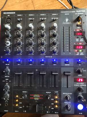 Behringer DJX750 pro mixer image 1