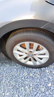 Volkswagen Touran TSI 2017 Sunroof image 4