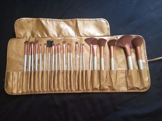 Make-up brushes image 1