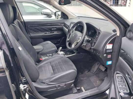 Mitsubishi Outlander Plug in Hybrid image 4