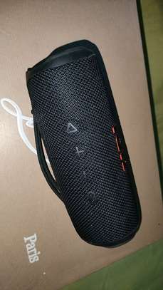 JBL flip 6 bluetooth speaker image 7
