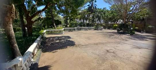 4 br Ambassadorial house +2br guest wing for sale in Nyali. Hr-1581 image 2