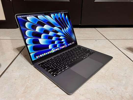 MacBook Air 2022 M2 Chip 256ssd/8gb image 3