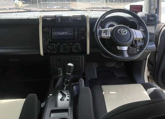 Make Toyota FJ Cruiser Beige color 2018 model. image 8