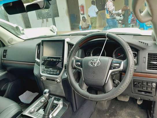 Toyota land cruiser V8 Sahara 2016 diesel image 11