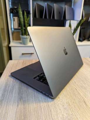 MacBook Pro 15-inch 2019 2.3Ghz 8 core i9 image 4