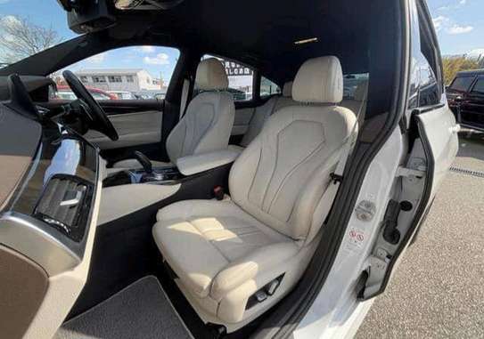 BMW 6 SERIES image 8