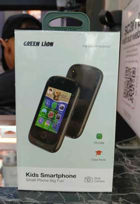 GREEN LION KIDS SMARTPHONE image 1
