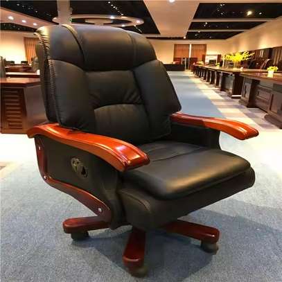 Directors' Leather Office Chair image 2