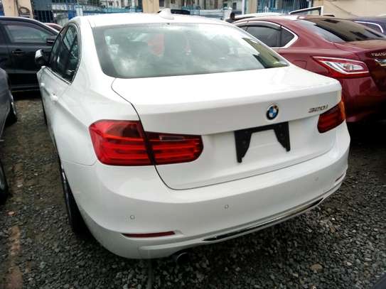 BMW 320i white image 3