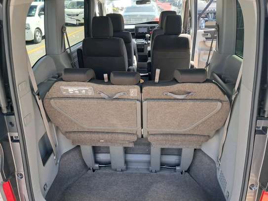 Honda stepwgn image 6