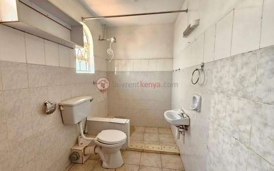 5 Bed House with En Suite at Nyari image 1