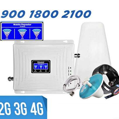 Cell Signal Booster FULL TRIBAND Kit | Room or Apartment image 1