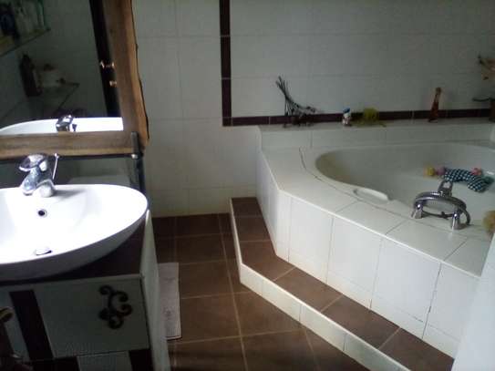 5 Bed House with En Suite in Muthaiga image 26
