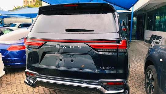 Lexus LX600 2022 black Automatic petrol image 4