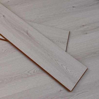 Laminates floor boards 8mm. image 3