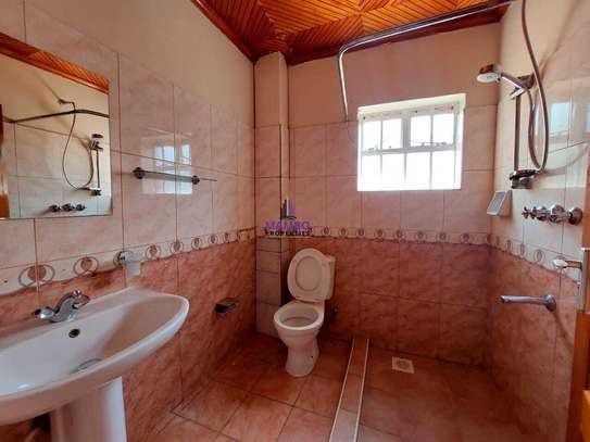 5 Bed House with En Suite at Runda Rd image 24