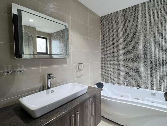 4 Bed Apartment with Swimming Pool in Lavington image 10