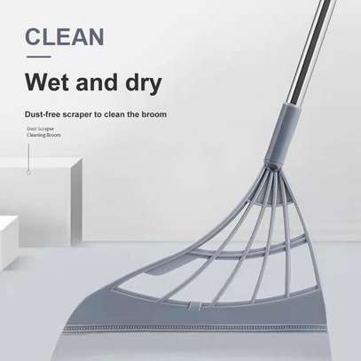 Silicone Floor cleaning squeegee image 3
