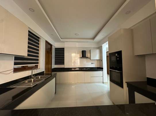 Serviced 2 Bed Apartment with En Suite at 1St Avanue image 25