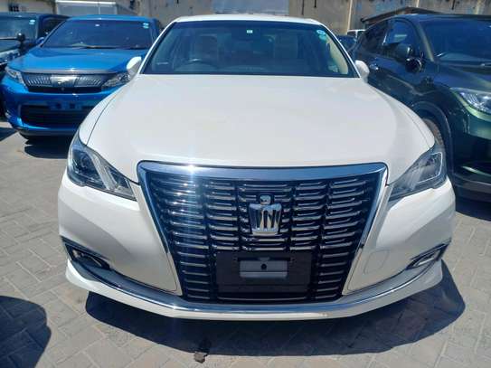 TOYOTA CROWN NEW IMPORT. image 3