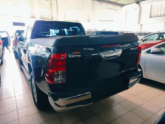 Toyota Hilux double cabin black 2017 image 3