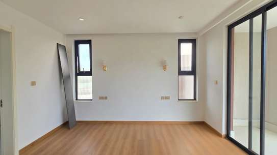 5 Bed House with En Suite in Lavington image 22