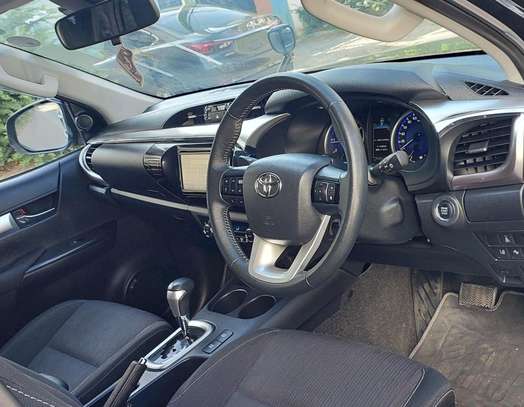 Toyota Hilux double cabin black 2018 image 6