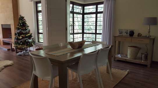 4 Bed House with En Suite in Rosslyn image 10