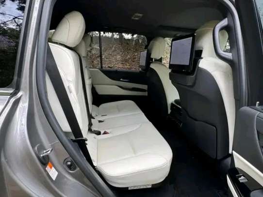 2022 Lexus LX600 image 5