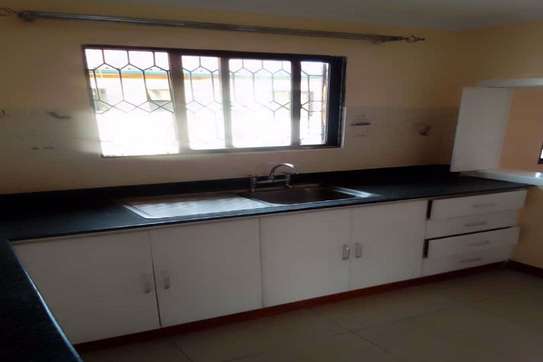 3 bedroom apartment for sale in Embakasi image 9