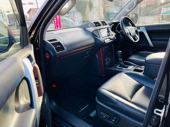 Toyota land cruiser prado with leather seats image 12