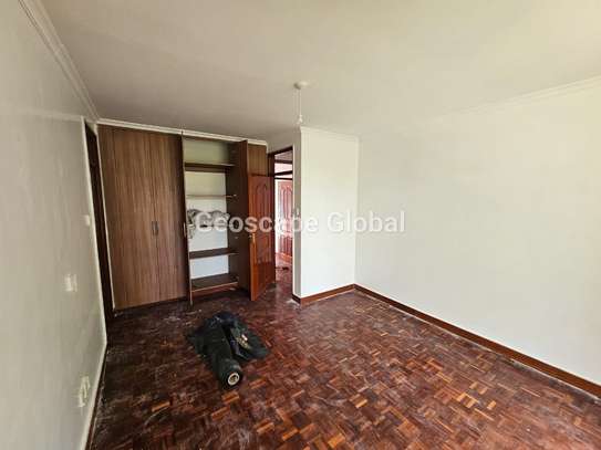 5 Bed House with En Suite in Rosslyn image 8