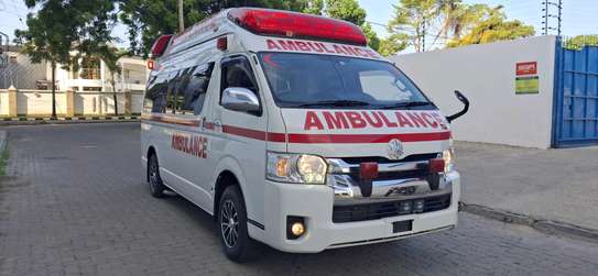 Fully Equipped Ambulance Toyota hiace 9L image 2