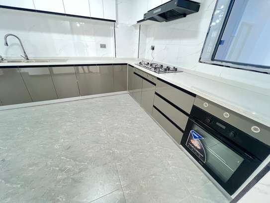 4 Bed Apartment with En Suite in Kileleshwa image 16