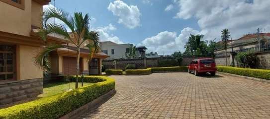 5 Bed House with En Suite in Runda image 8