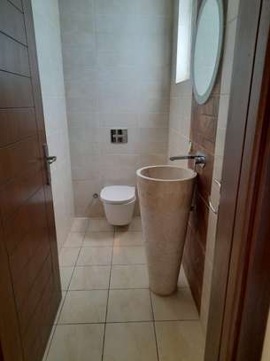 4 Bed Apartment with En Suite in General Mathenge image 13