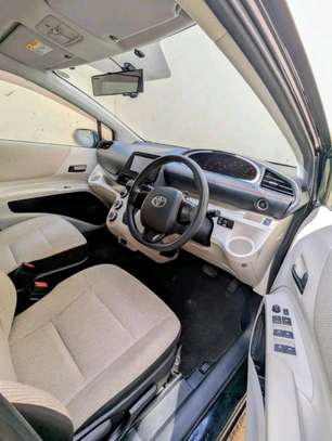 Toyota Sienta non hybrid 2018 black image 3