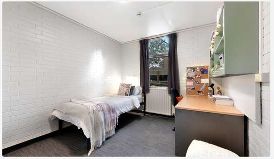 5 Bed House with En Suite in Lavington image 9