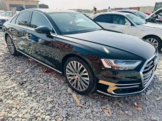 Audi Quattro A8 S-Line black 2019 image 12