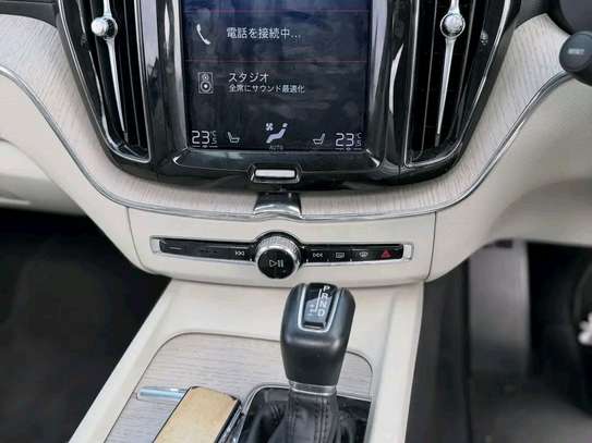 2019 VOLVO XC90 D4 image 9