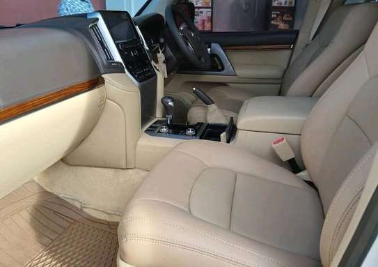 2017 Toyota Landcruiser V8 image 9