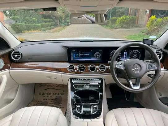 2017 Mercedes Benz E400 image 9