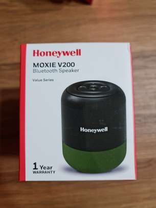 Honeywell Moxie V200 Light & Portable Bluetooth Speaker image 5