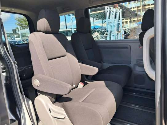 Honda stepwgn image 7