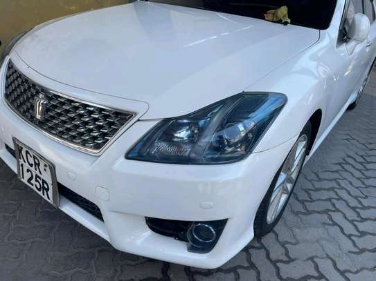 Toyota crown athlete image 8