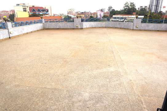 2,000 ft² Office with Service Charge Included in Parklands image 8