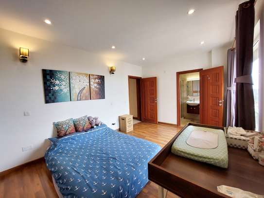 4 Bed Apartment with En Suite in Parklands image 8