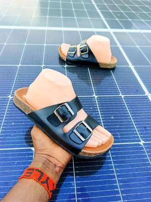 Men open shoe's image 1