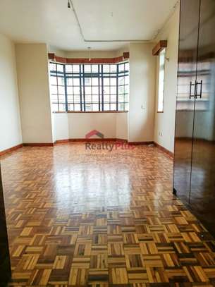 3 Bed Apartment with En Suite in Kilimani image 6